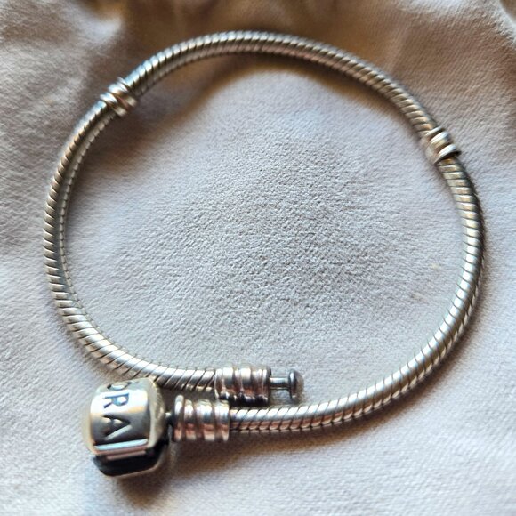 Moments Snake Chain Bracelet Pandora w Barrel Clasp in Sterling Silver - Picture 2 of 6